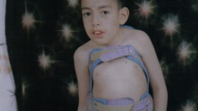 مستشفى الإستقلال يتعهد بالعلاج التام للطفل زين الدين