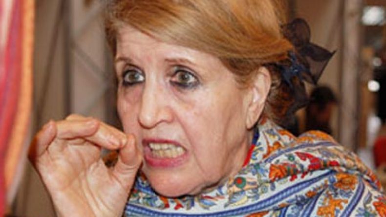 زينب الميلي في رحلة علاج بباريس