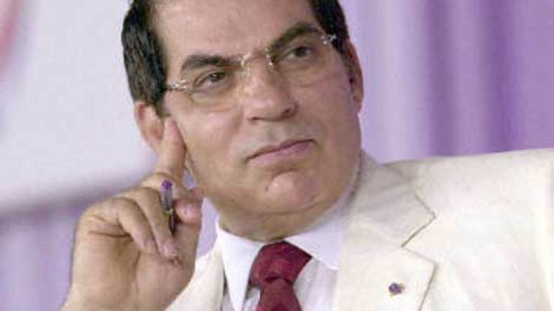 بن علي “شبع” عمرات وسوزان تتوسّل لأجل عمرة لمبارك