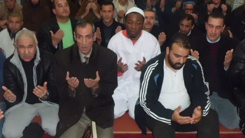 رياضيون أجانب بين احترام شعائر الإسلام وانتهاك حرمة رمضان