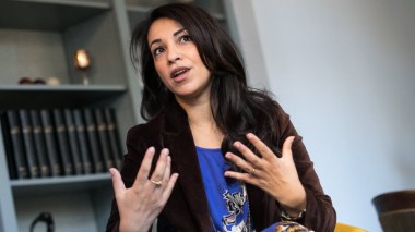 Parlement Français: Une députée franco-algérienne défend le voile