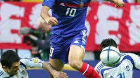 مدرب فريق أرسنال يعتبر أن فرنسا أصبحت يتيمة بعد اعتزال زيدان