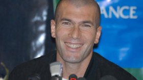 Zidane entreprend la campagne de Bouteflika en Europe