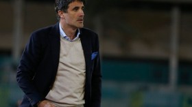 مدرب العين الإماراتي يحفز لاعبيه بسوداني