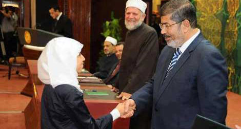 La lauréate algérienne au concours de récitation du Coran: « Morsi m'a dit: vous avez honoré votre pays »