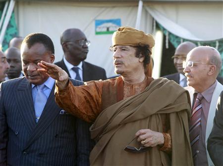 Zuma en Libye lundi pour discuter le départ de  Kadhafi