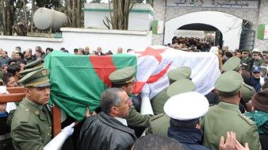 Le Général Mohamed Lamari inhumé au cimetière de Ben Aknoun à Alger