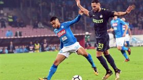 آدم وناس يرفض تمديد عقده ويثير أزمة في نابولي