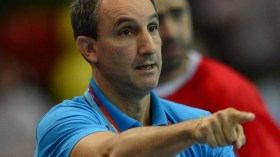 آلان بورت يشرع في الأمور الجدية بمشاركة كل المحترفين