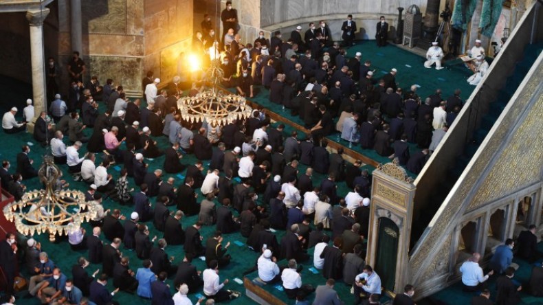 عبارات حادة بين تركيا واليونان بسبب آيا صوفيا