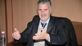 أطراف تريد زرع الفتنة.. ولم أطالب بنزع الخمار لمحاربة الغش