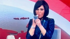 هذا ما قالته المذيعة التي ظهرت وهي تضع أحمر الشفاه على المباشر!