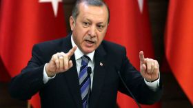 أردوغان ينشد “طلع البدر علينا” ببرلمان بلاده