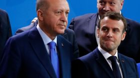 أردوغان: ماكرون “عديم الكفاءة”