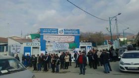 سكان فريحة بتيزي وزو يشمعون مقر الجزائرية للمياه بالأقفال