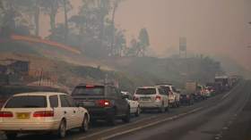 إخلاء مدن بأكملها في أستراليا بسبب الحرائق (فيديو)