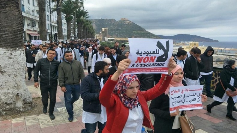 الأطباء المقيمون: لم نطالب بإلغاء الخدمة المدنية!