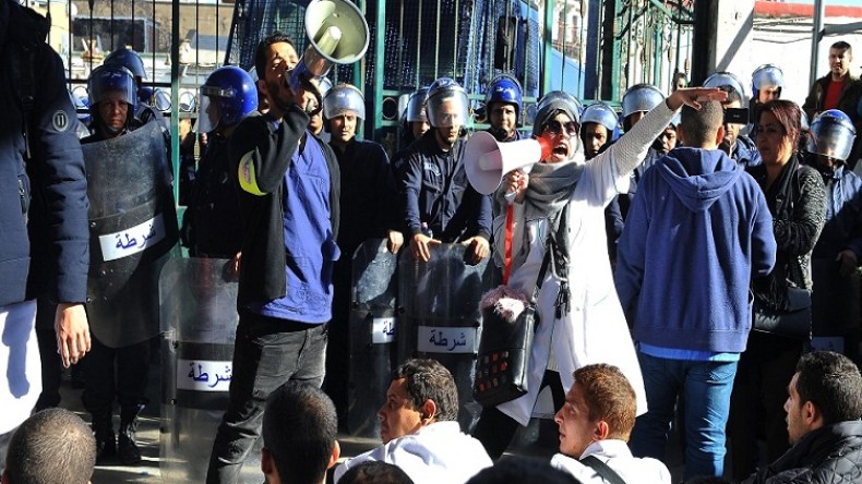 المقيمون يخرجون للشارع الأربعاء المقبل