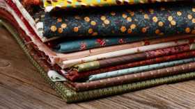 يسرق أقمشة من مستودع رب عمله ويبيعها بـ16 مليونا