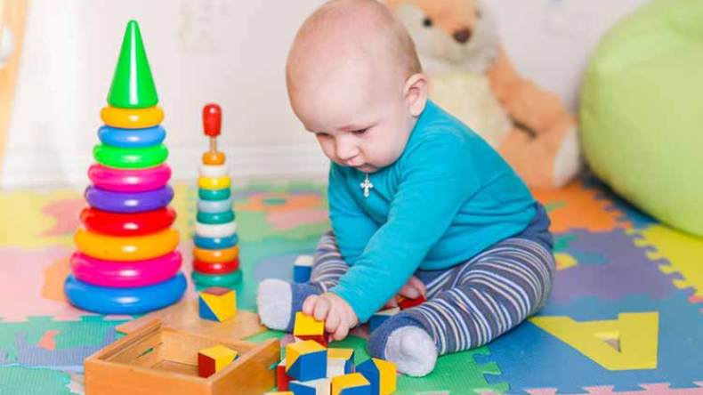 ألعاب الذكاء والمنطق تستقطب الأولياء في معرض الكتاب