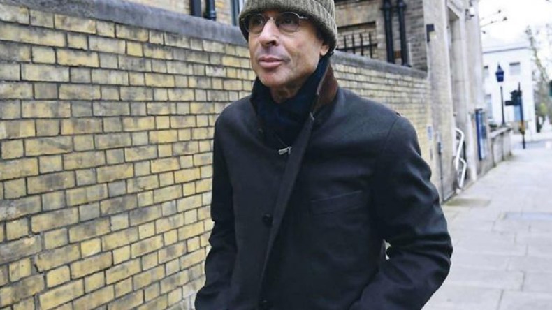 هذا هو المسؤول الذي ورط ماكرون في حفل سفارته بالجزائر