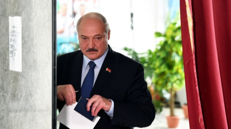 رئيس بيلاروسيا يفوز بفترة ولاية سادسة