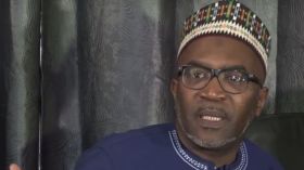 وزير سنغالي سابق يعيد وسام شرف لفرنسا