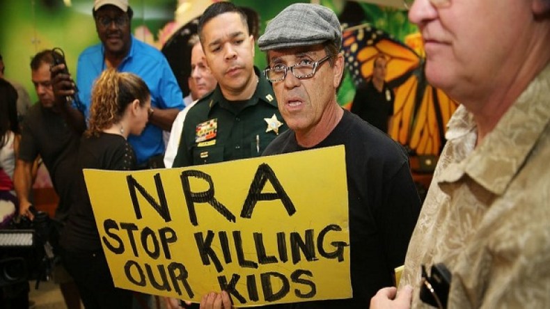 احتجاجات في واشنطن للمطالبة بتشديد السيطرة على السلاح