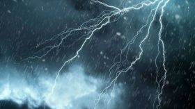 الحالة الجوية: أمطار رعدية غزيرة عبر 9 ولايات وسطى وشرقية