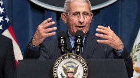 الخبير فاوتشي يحذر من “مشكلة خطيرة” في أمريكا