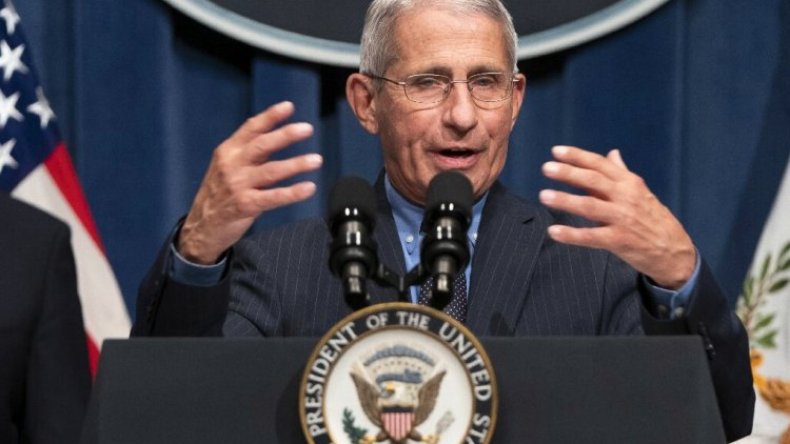 الخبير فاوتشي يحذر من “مشكلة خطيرة” في أمريكا