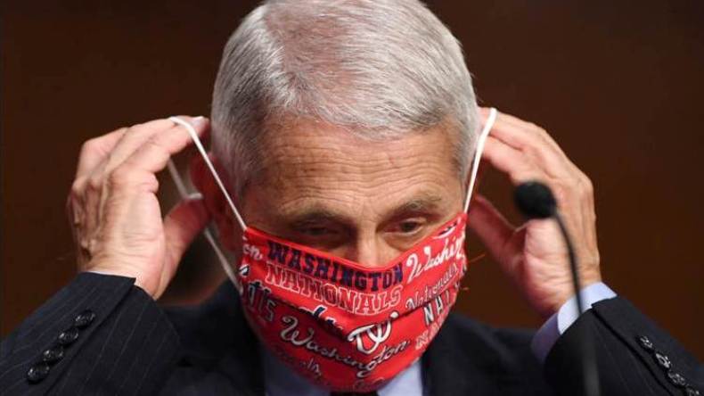 فاوتشي يتوقع موعد خلع الكمامات والعودة للحياة الطبيعية