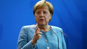 ميركل تقرر إقالة رئيس المخابرات الألمانية
