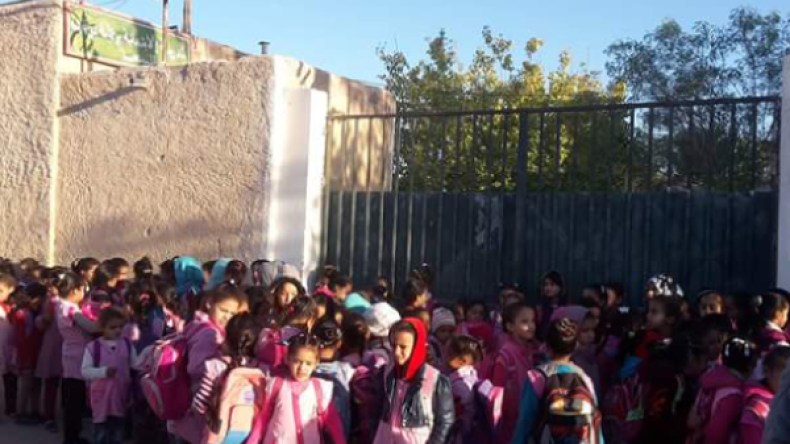 أولياء تلاميذ مدرسة بوكموزة يمنعون أبناءهم من الدراسة بسبب تسرب المياه