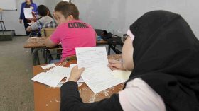 مديرون يجبرون أولياء التلاميذ على مقابلة الأساتذة مرة واحدة ولمدة دقيقة!!