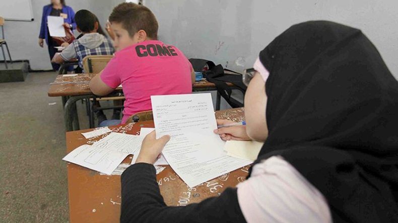 مديرون يجبرون أولياء التلاميذ على مقابلة الأساتذة مرة واحدة ولمدة دقيقة!!