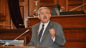 أويحيى: سننجز برنامج الطاقات المتجددة رغم الأزمة