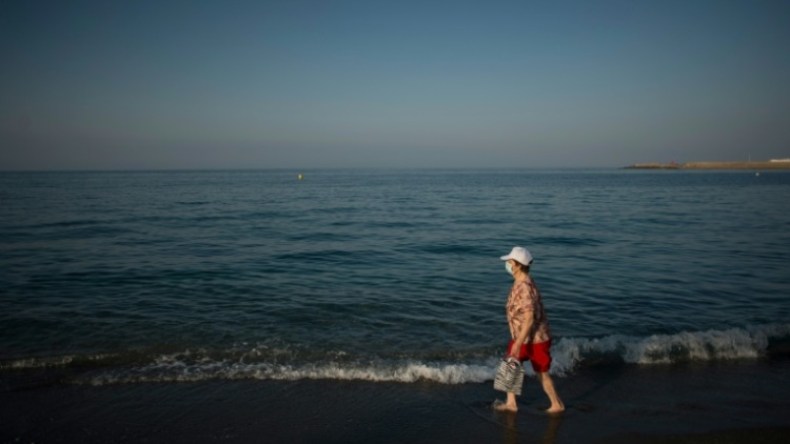 كاتالونيا تعيد فرض العزل على نحو 200 ألف شخص