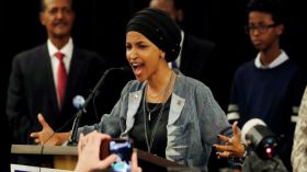 “إلهان عمر” تدافع عن تغريداتها المنتقدة لممارسات إسرائيل