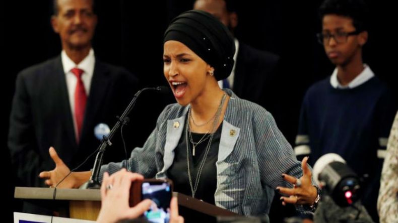 “إلهان عمر” تدافع عن تغريداتها المنتقدة لممارسات إسرائيل