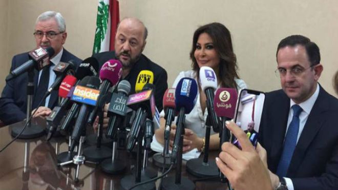 وزير الإعلام اللبناني يكرّم إليسا بعد انتصارها على السرطان