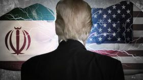 واشنطن تتوعد بمعاقبة أي دولة تشتري النفط من إيران