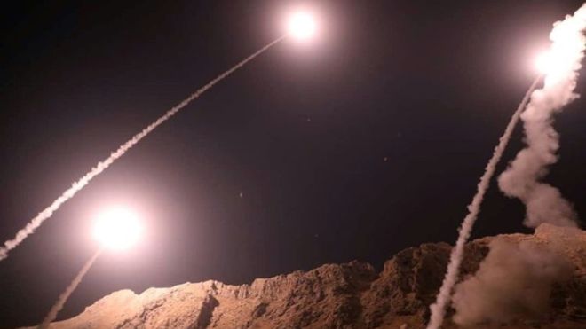 إيران تُطلق صواريخ على مسلحين في سوريا