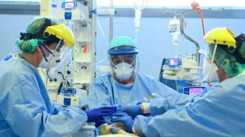 وفاة 100 طبيب في إيطاليا بكورونا