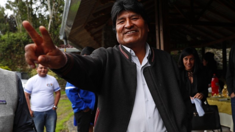 شاهد.. هبوط اضطراري لمروحية تقل رئيس بوليفيا