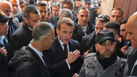 شاهد.. مشادة بين ماكرون وشرطة الاحتلال بالقدس