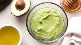 تريدين شعرا ناعما مثل الحرير؟.. عليك بهذه الوصفة!