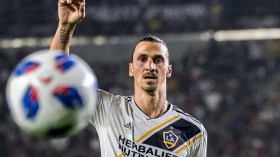 إبراهيموفيتش يقدم نصائحه لتسجيل الأهداف