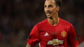 إبراهيموفيتش يتهم مدرب السويد بالعنصرية