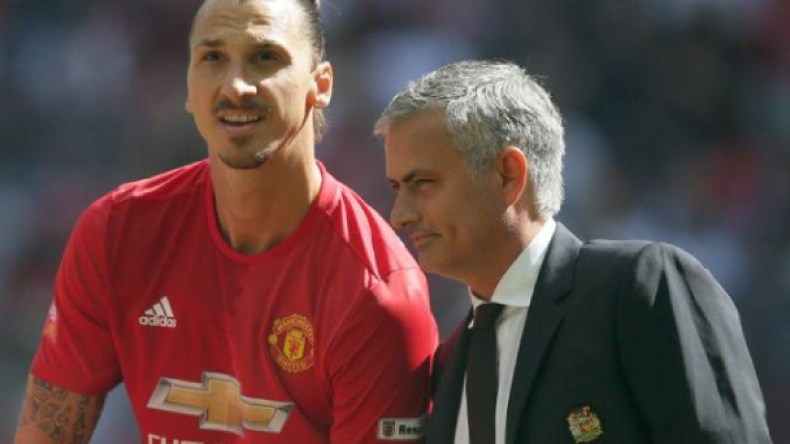 إبراهيموفيتش يطالب مورينيو بالصمود